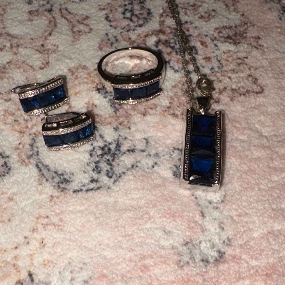Elegant Blue and Silver Necklace Set